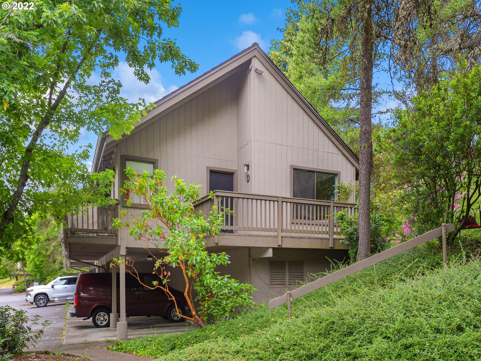 Property Photo: 7508 SW Barnes Rd OR 97225