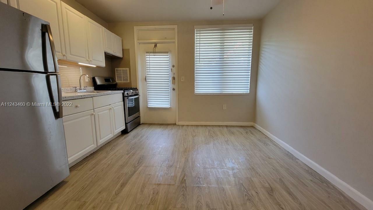 Property Photo: 441 Collins Ave 5 FL 33139