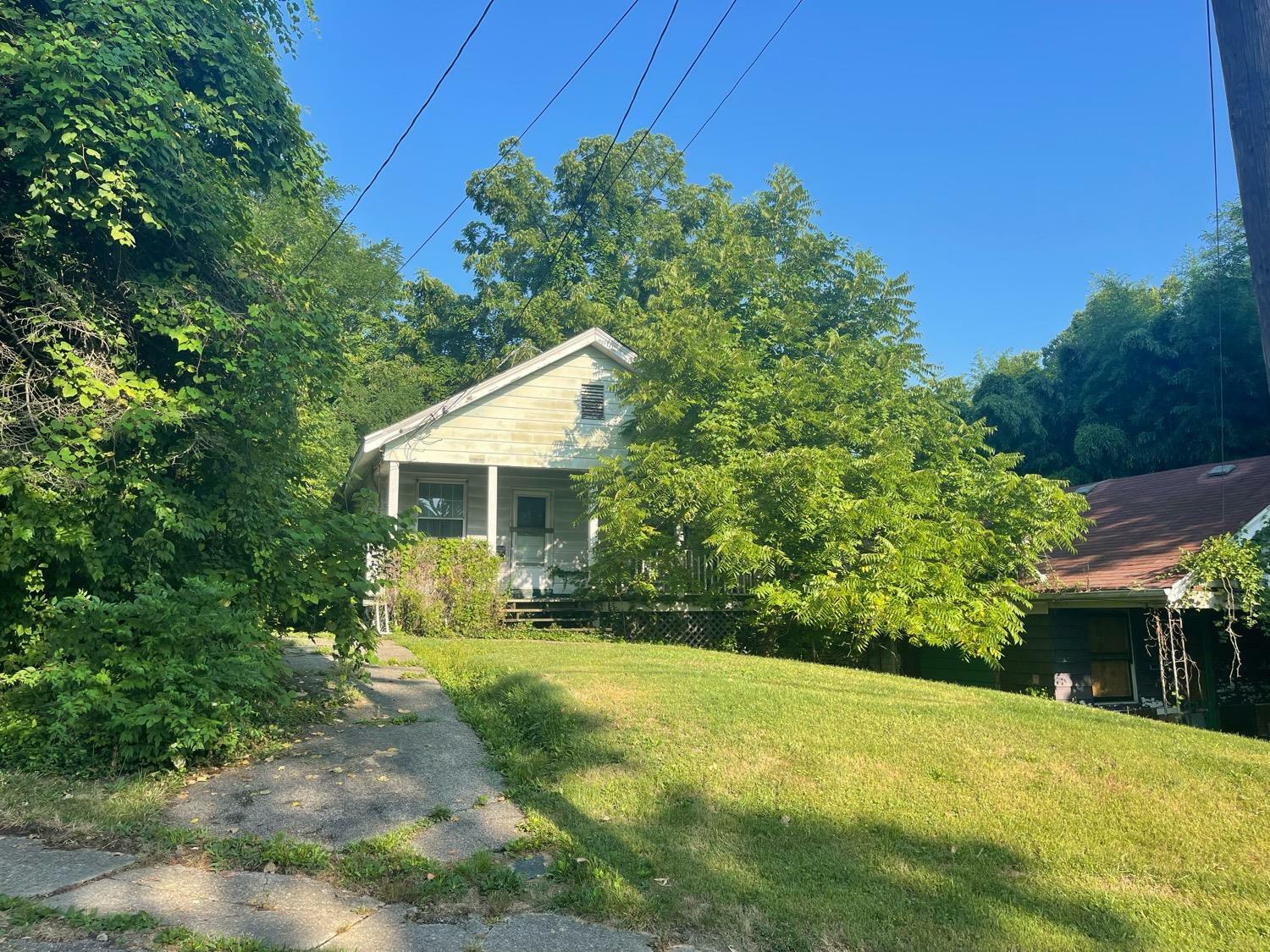 Property Photo: 3921 Paxton Ave OH 45209