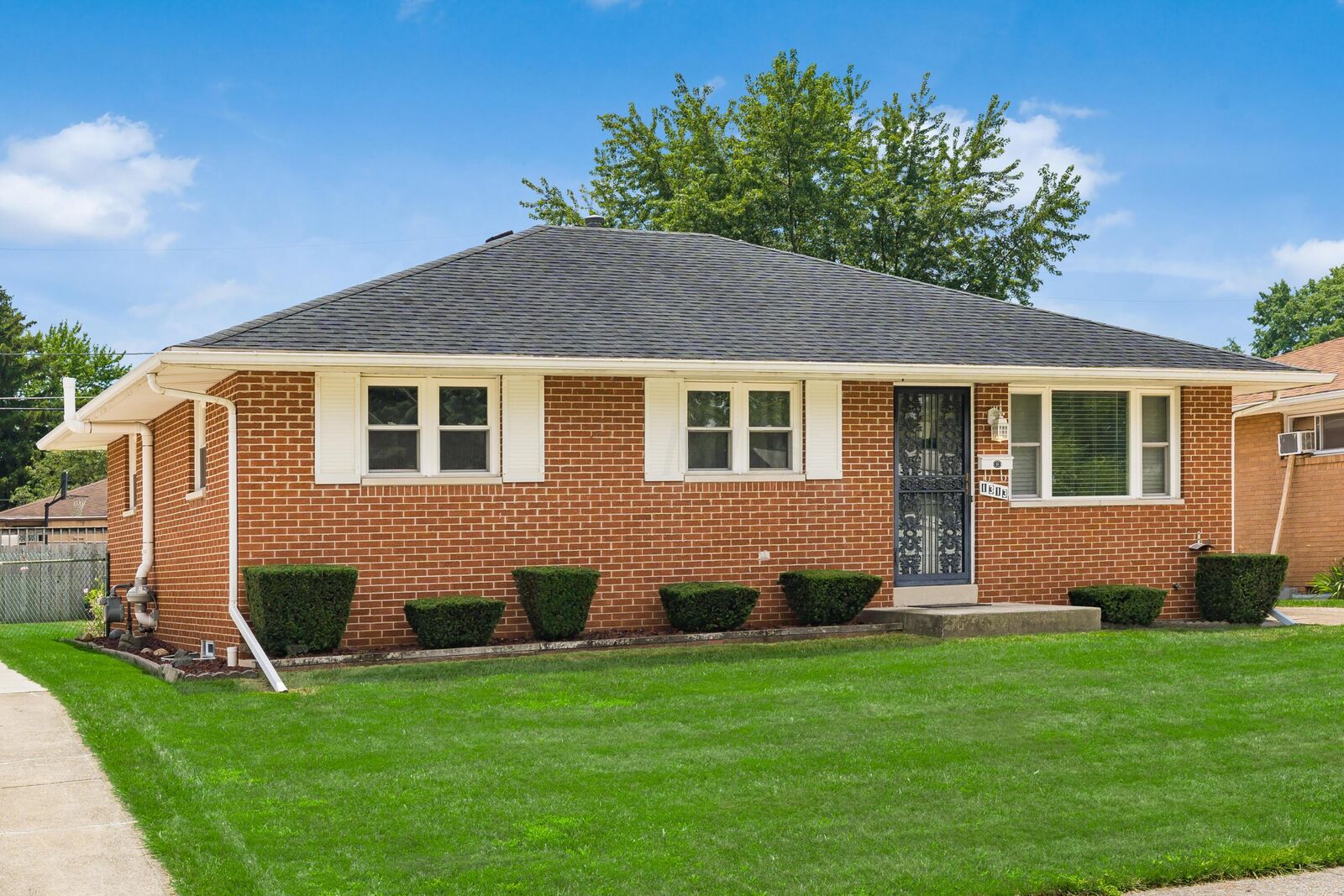 Property Photo:  1313 Roberts Place  OH 43207 