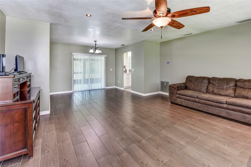 Property Photo:  2761 W Covington Drive  FL 32738 