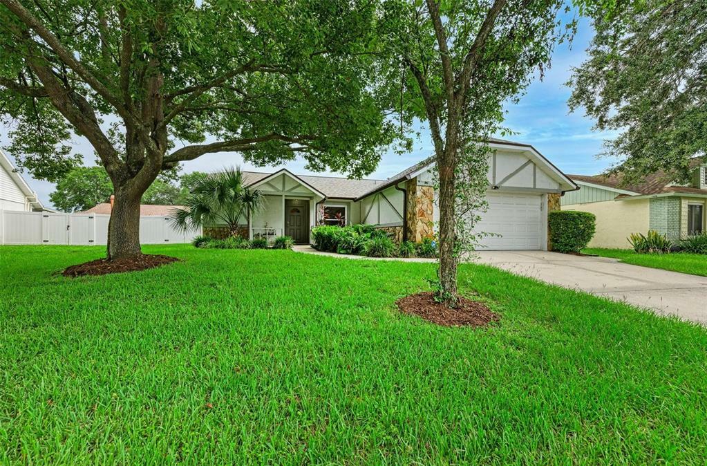 Property Photo:  1607 Southcrest Court  FL 33510 