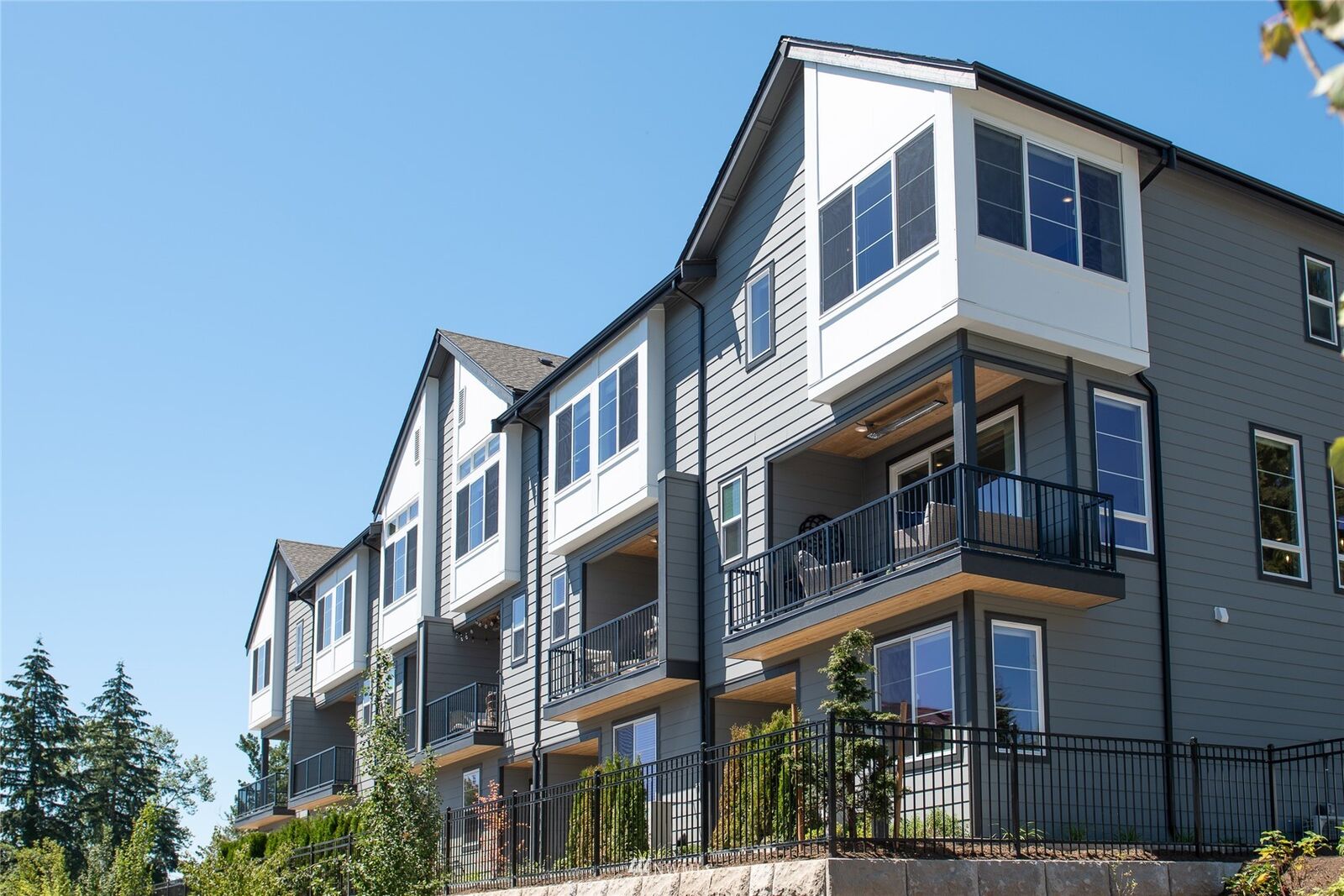 Property Photo: 18886 67th Drive NE 1 WA 98028