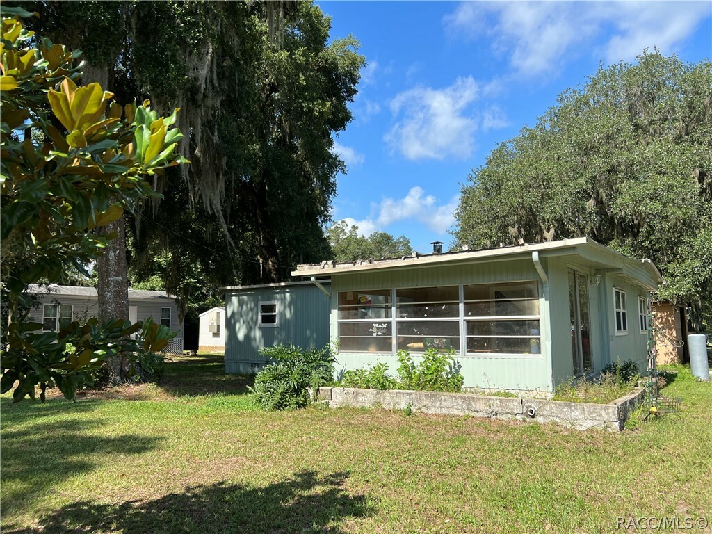 1015 County 482C Road  Lake Panasoffkee FL 33538 photo