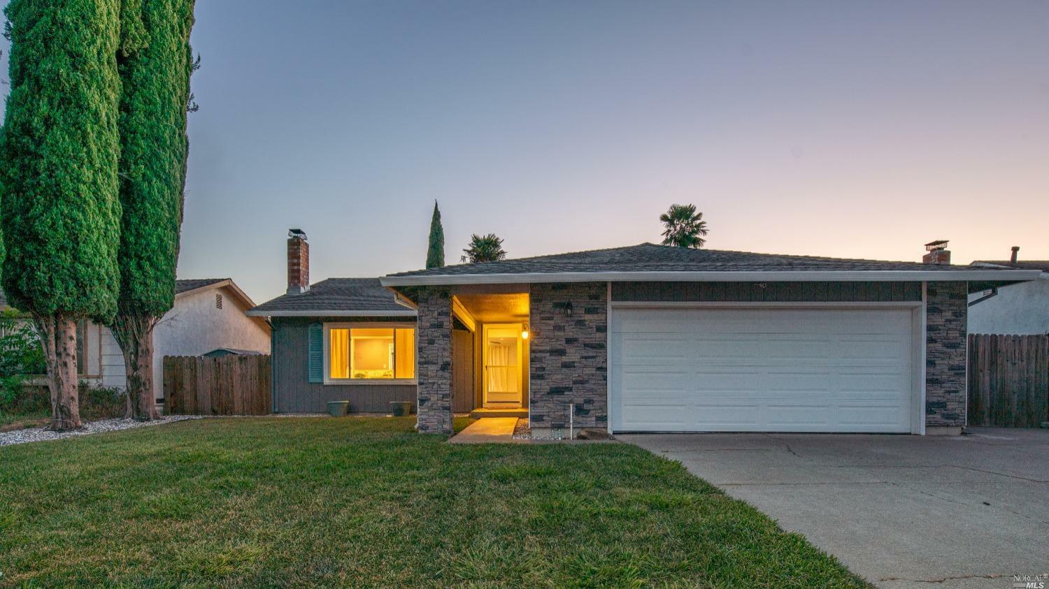 Property Photo:  1124 Tulare Drive  CA 95687 