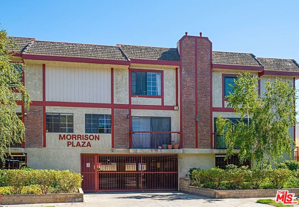 Property Photo:  11274  W Morrison St 3  CA 91601 