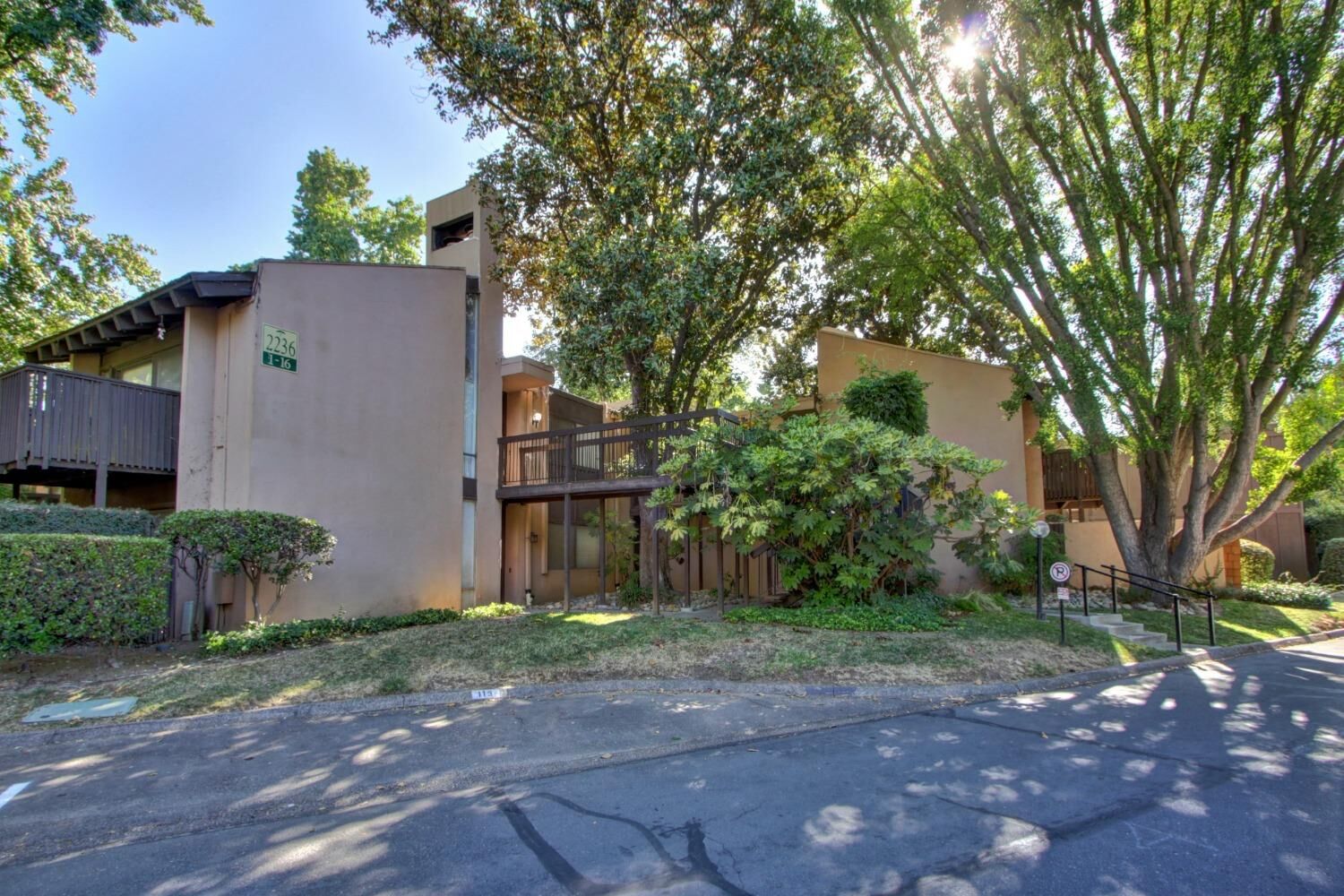 Property Photo:  2236 Woodside Lane 10  CA 95825 