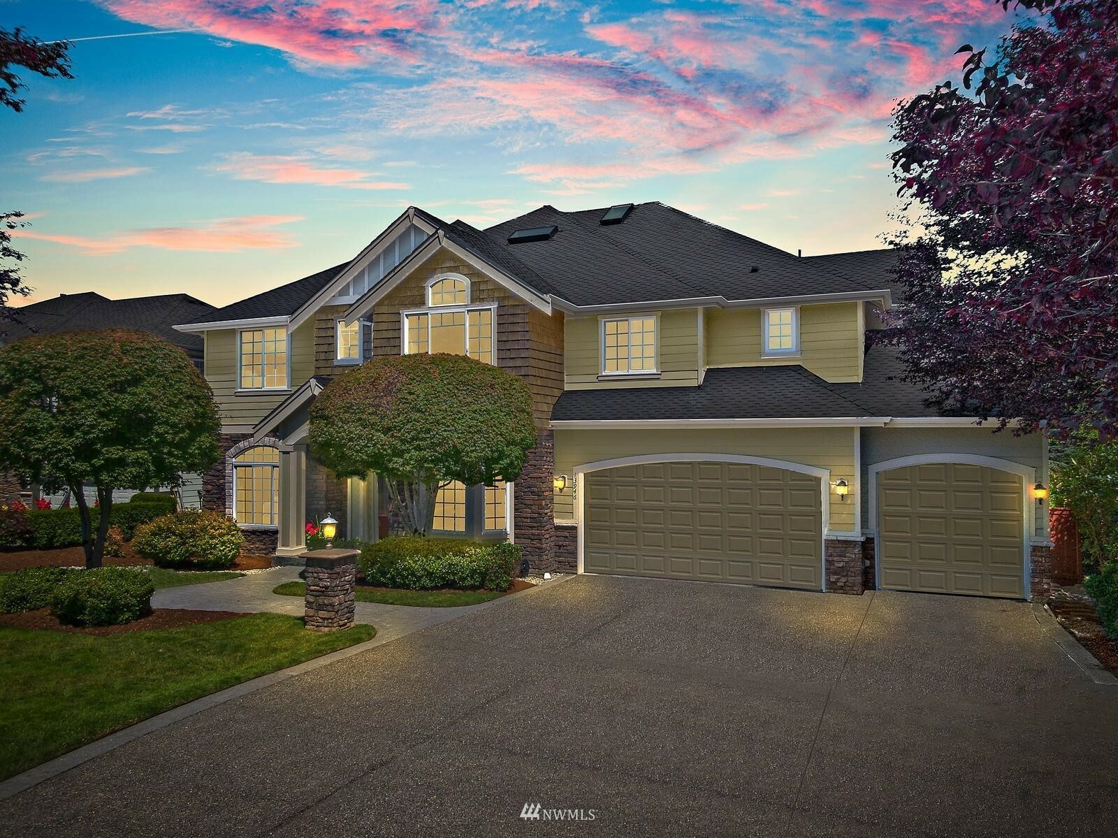 Property Photo:  13946 SE 159th Place  WA 98058 