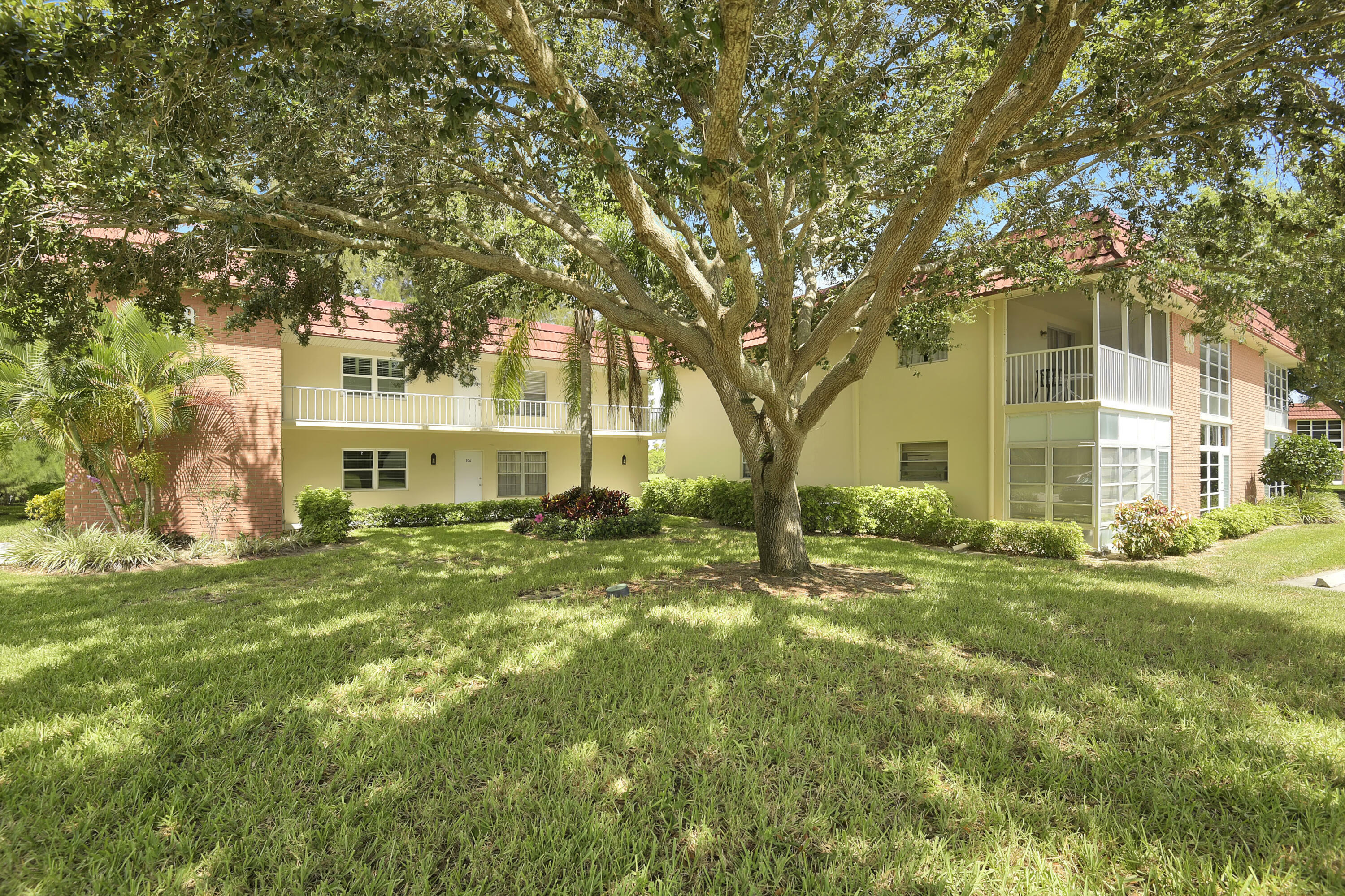 Property Photo:  48 Woodland Drive 106  FL 32962 