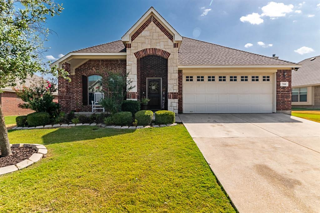 Property Photo: 708 Sendero Drive TX 76002