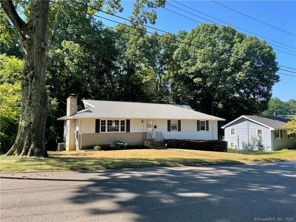 Property Photo:  115 Arrowhead Place  CT 06614 