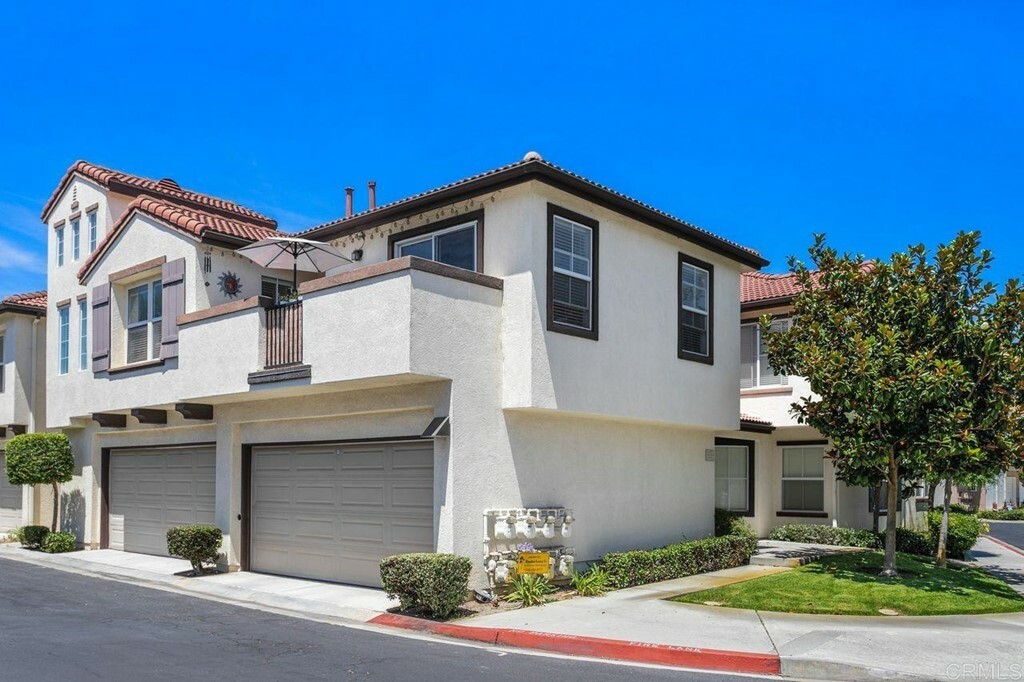 Property Photo:  5030 Gavilan Way 40  CA 92057 