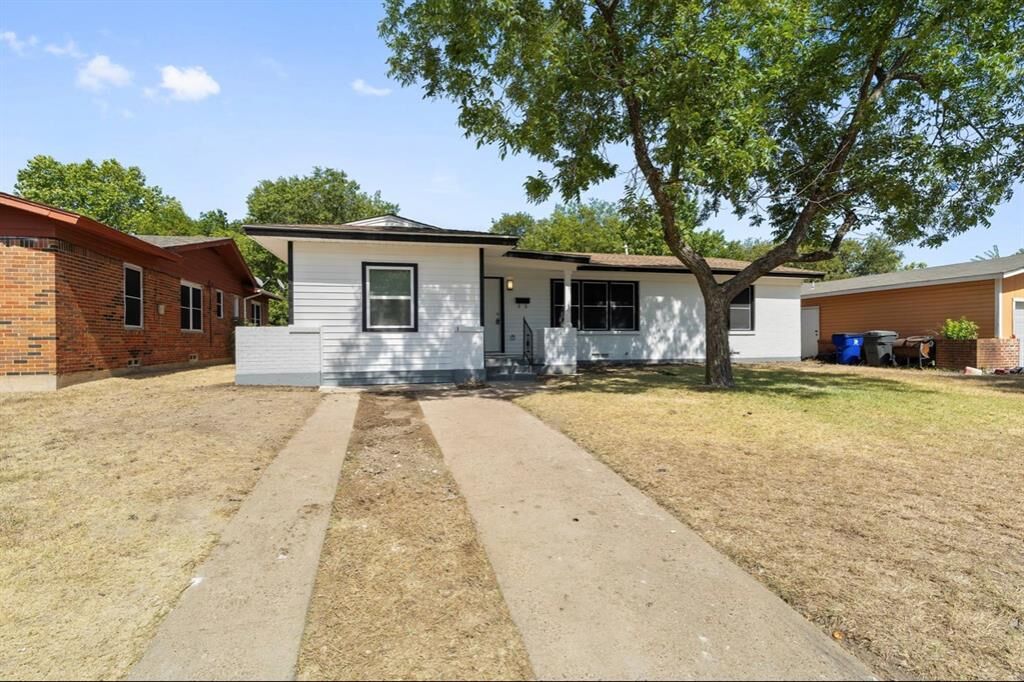 Property Photo:  3830 Vanette Lane  TX 75216 