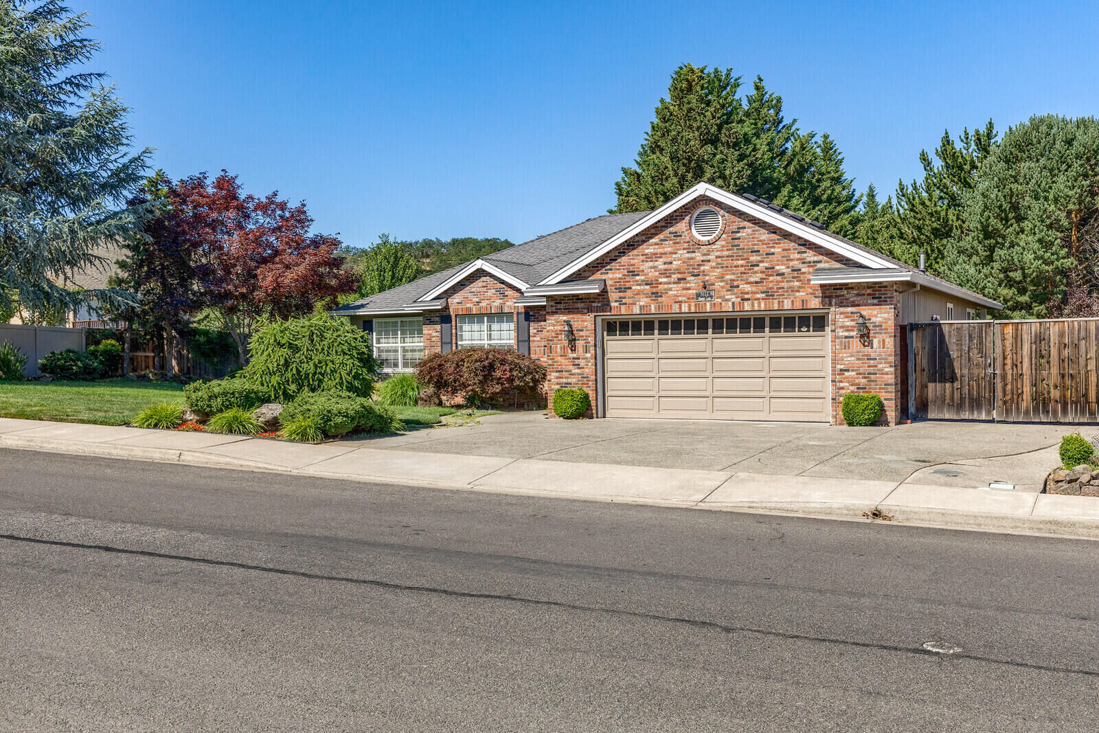 Property Photo: 5617 Cherry Lane OR 97504