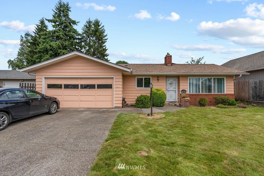 Property Photo:  3220 Maple Street  WA 98632 