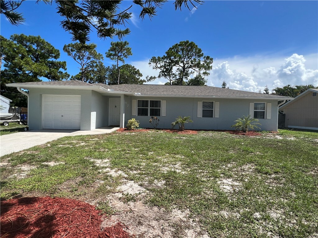 Property Photo:  107 Indian Avenue  FL 32958 