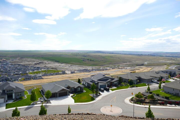 Property Photo:  6923 W 22nd Place Lot15  WA 99338 