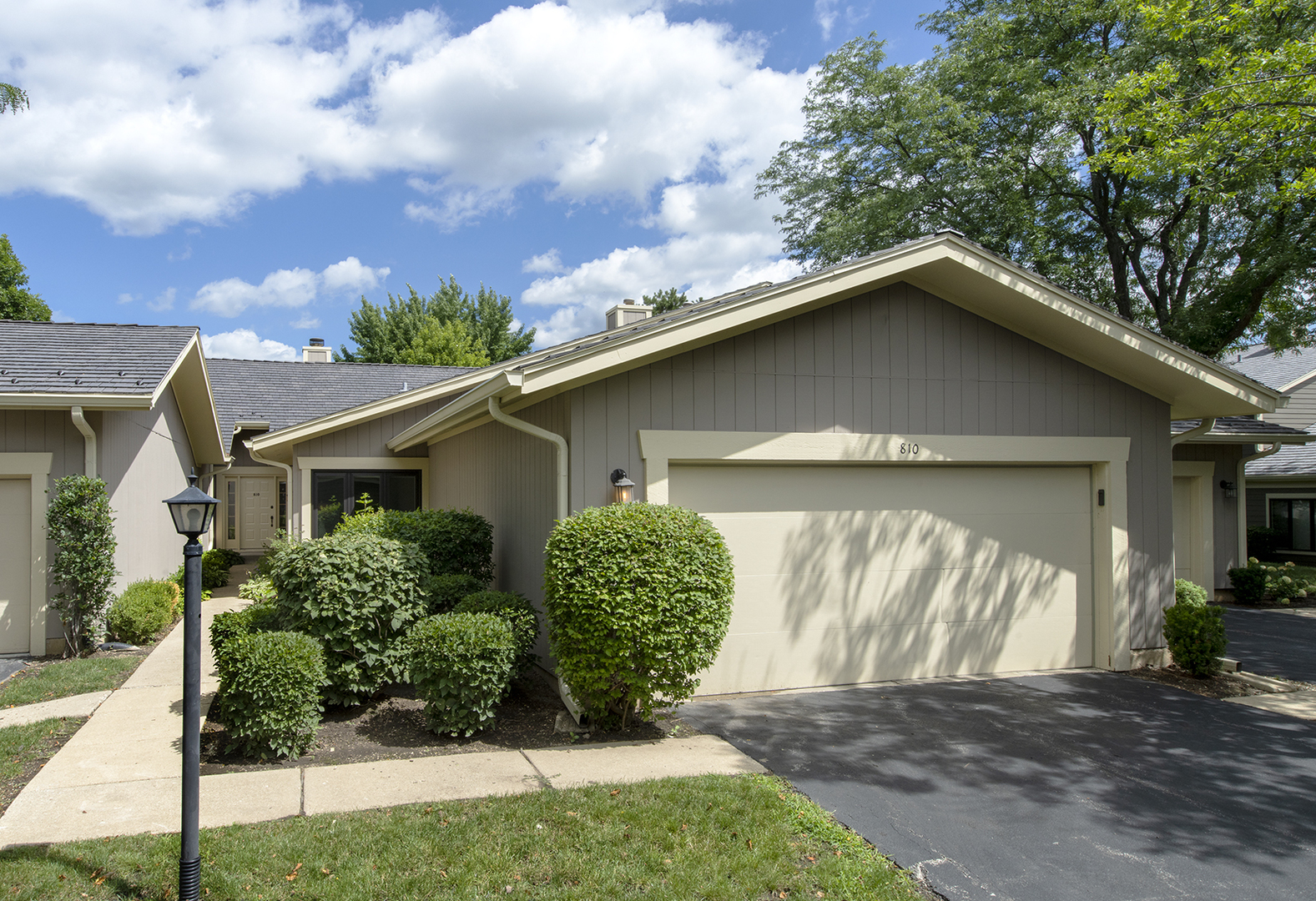 Property Photo:  810 Maywood Court 2B  IL 60048 