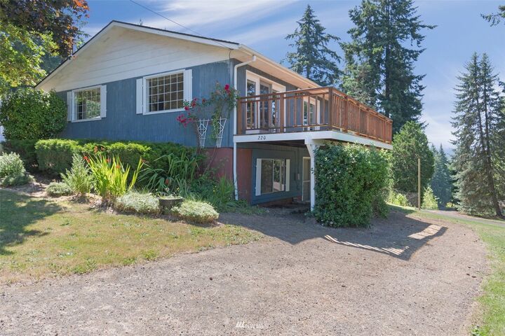 Property Photo:  220 Paxton Road  WA 98626 