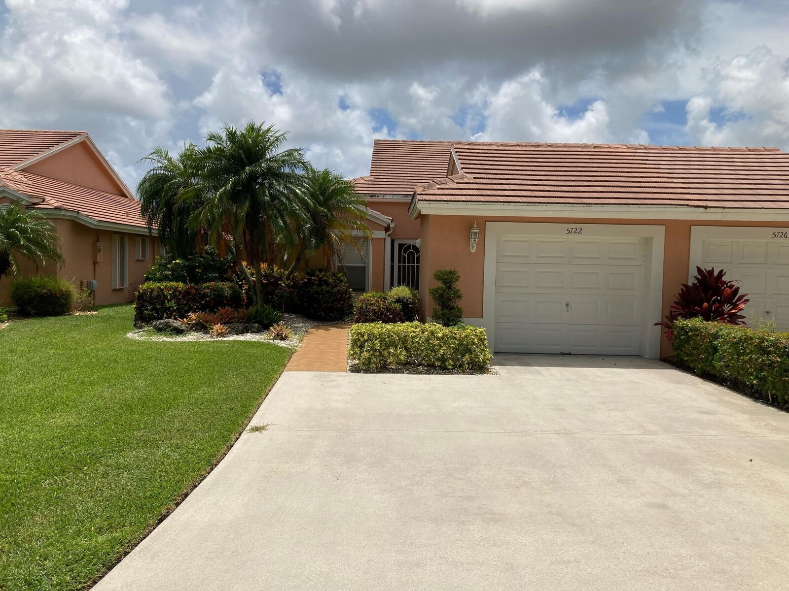 Property Photo: 5722 Royal Lake Circle FL 33437