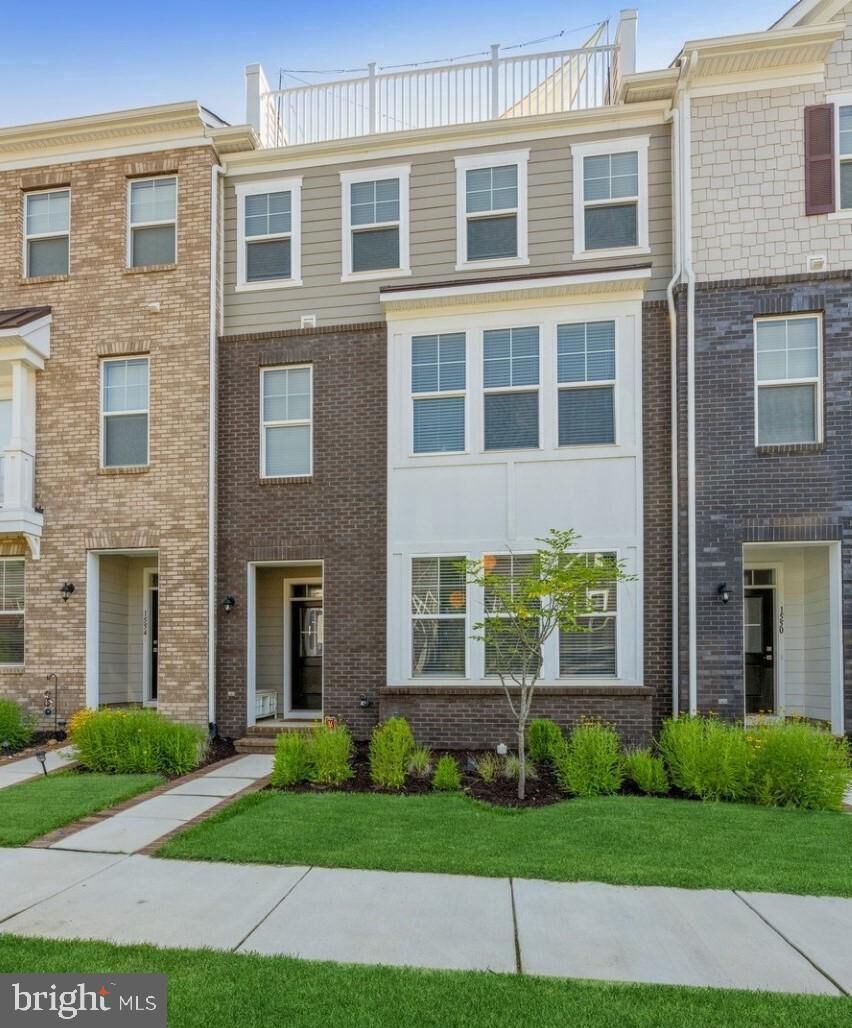 Property Photo: 1552 Meadowlark Glen Road VA 22026
