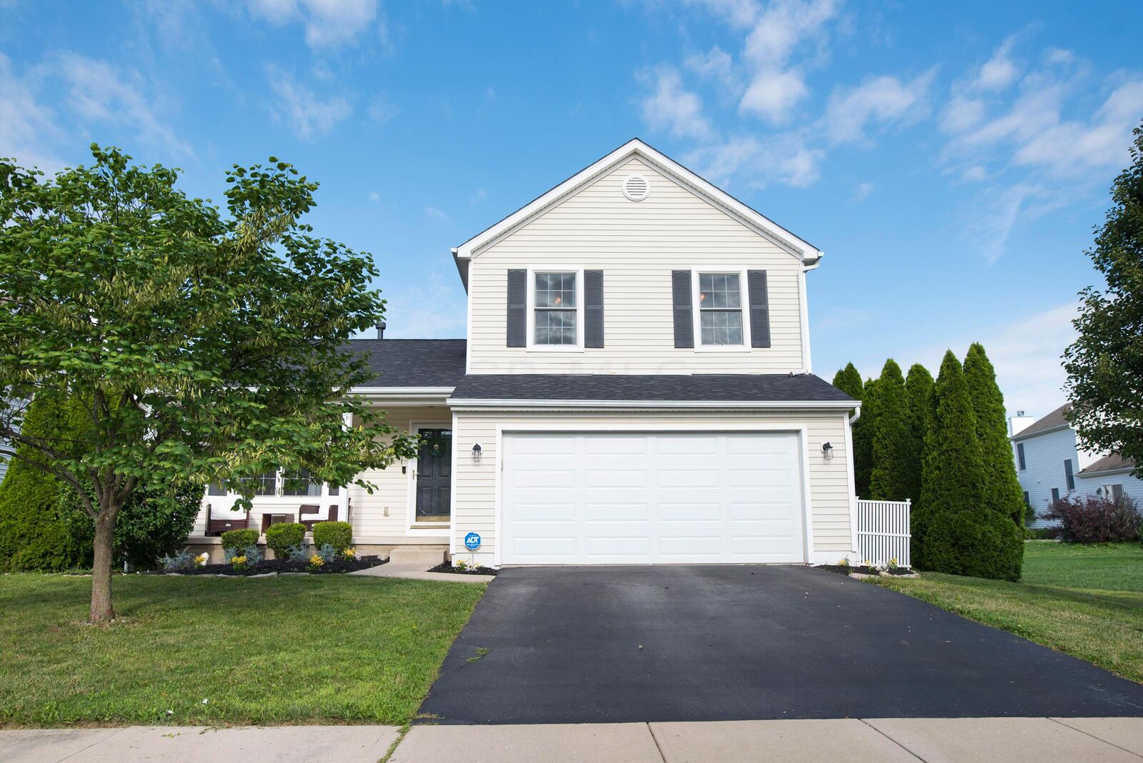 Property Photo: 293 Hayfield Drive OH 43015