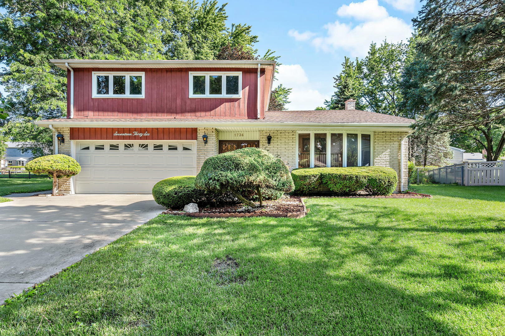 Property Photo:  1736 E Waverly Court  IL 60004 