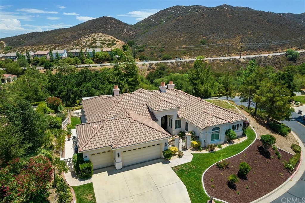 Property Photo:  37765 Sky High Drive  CA 92562 