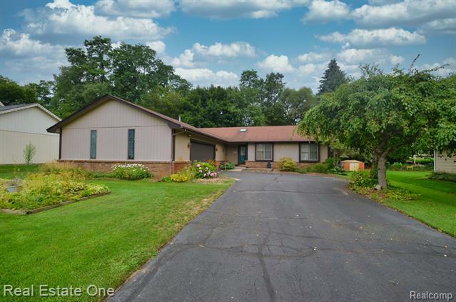 Property Photo:  5281 Kristi Lane Lane  MI 48382 