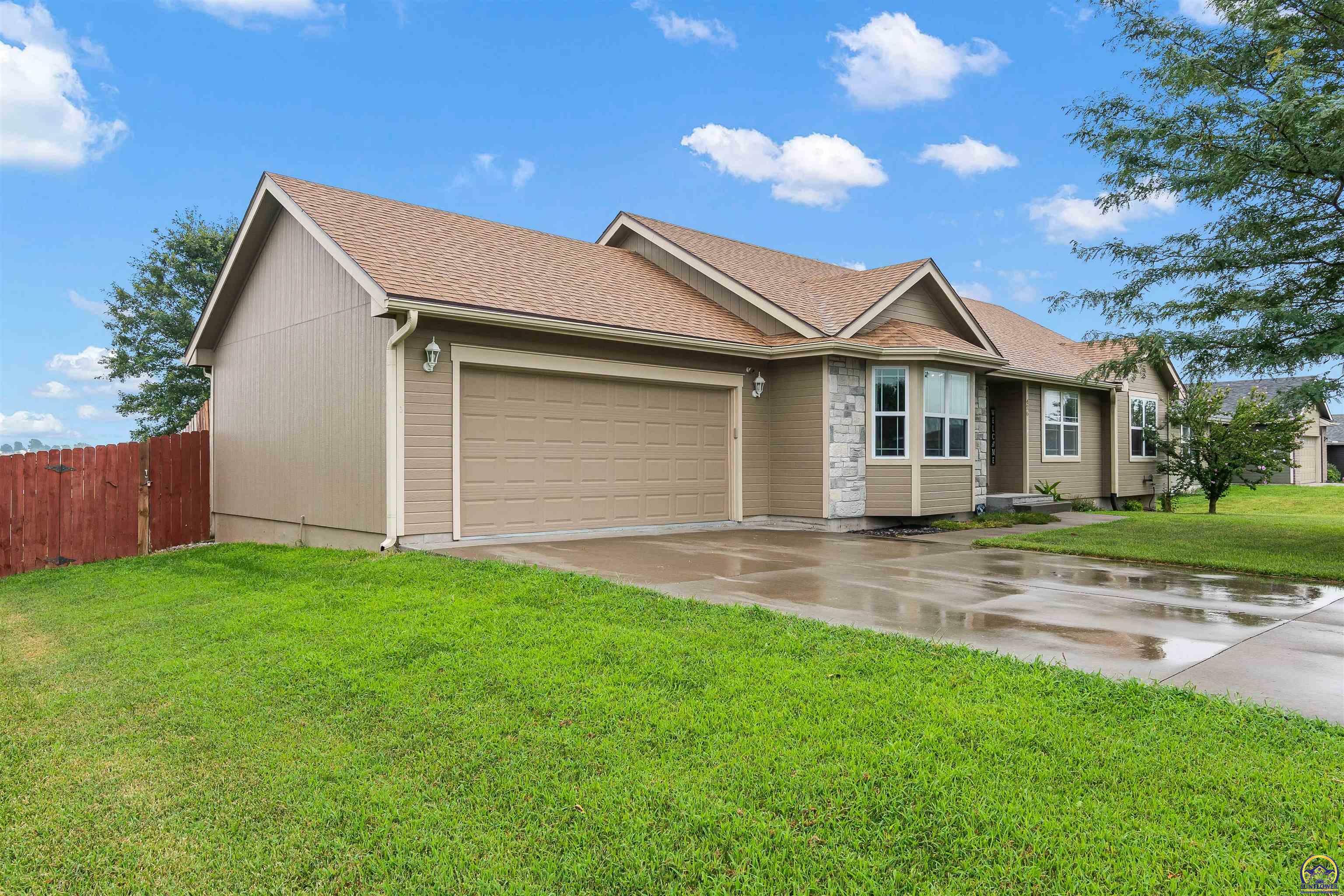 Property Photo:  426 Prairie Bend Dr  KS 66512 