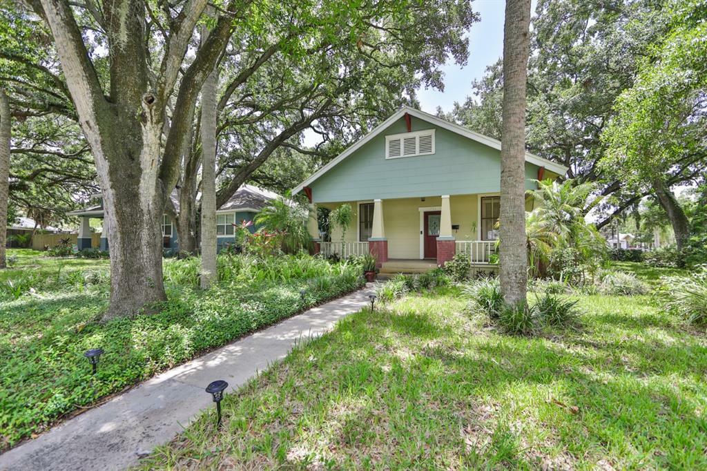 Property Photo:  816 W Idlewild Avenue  FL 33604 