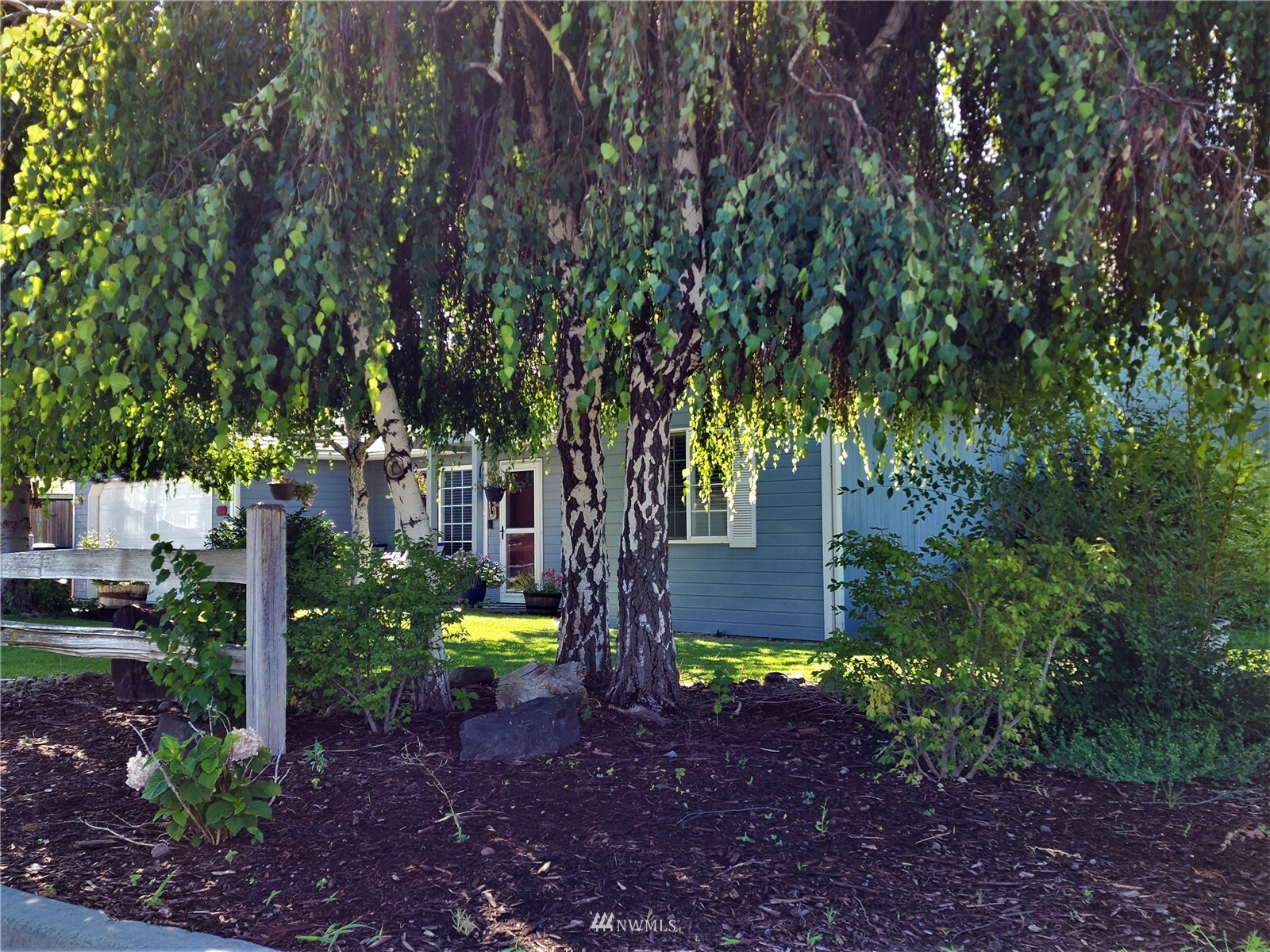 Property Photo:  806 2nd Avenue SE  WA 98823 