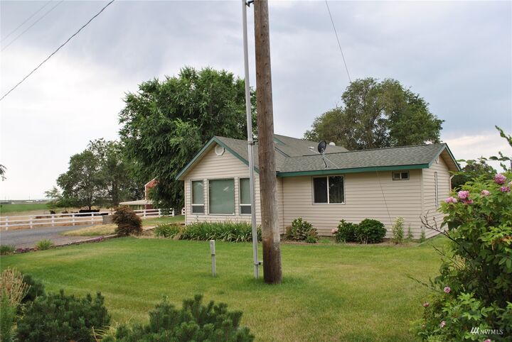 Property Photo: 428 Road R NE WA 98837