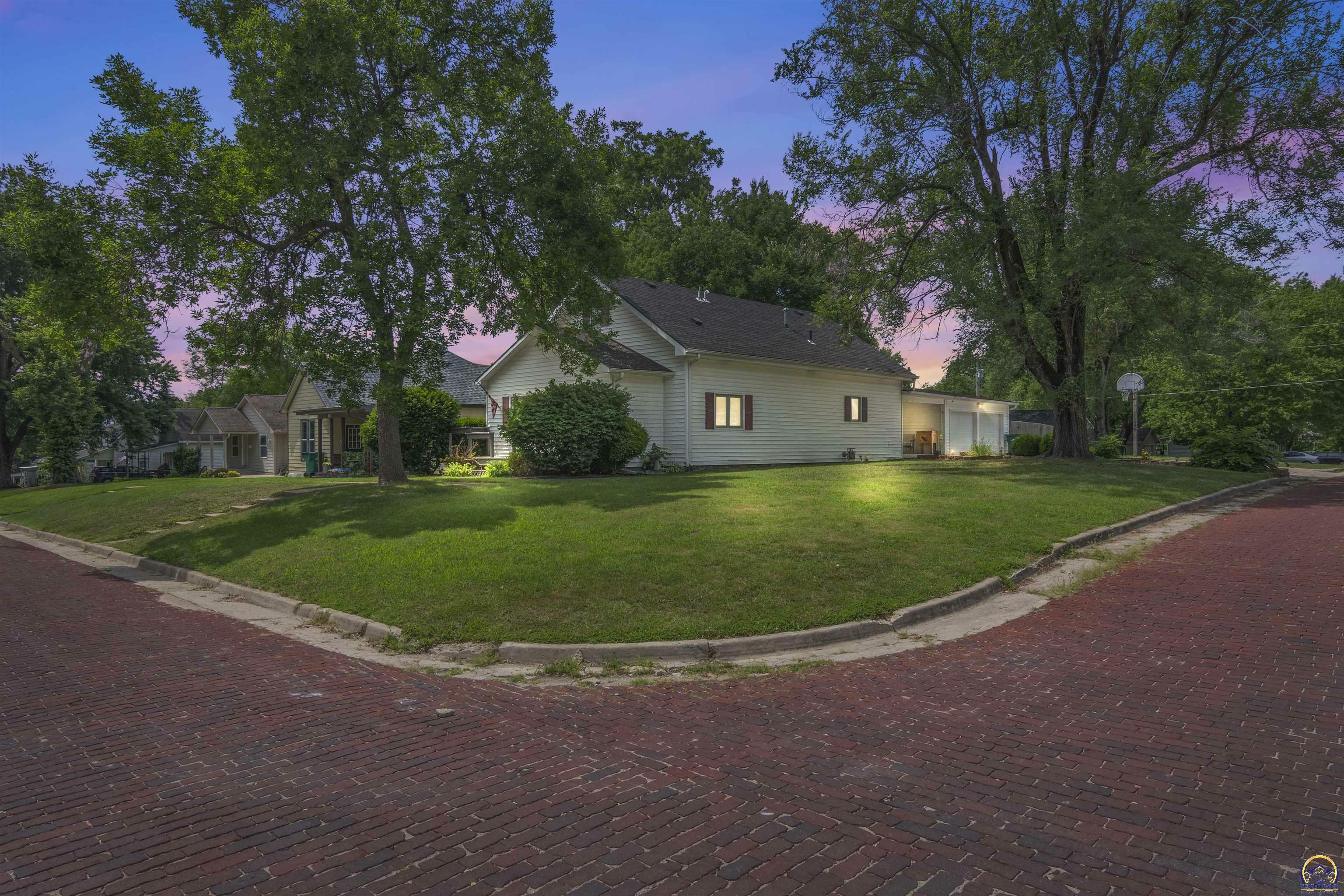 Property Photo:  835 Ohio Ave  KS 66436 