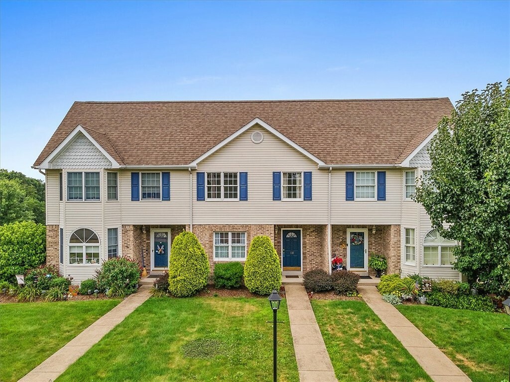 Property Photo: 118 Longvue Dr PA 15131