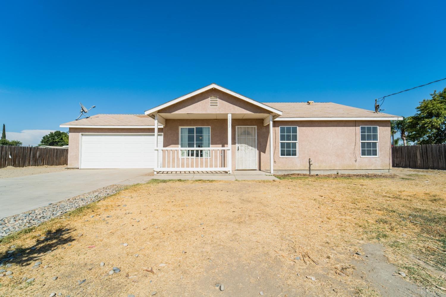 Property Photo: 2033 Dairy Avenue 2033 CA 93212