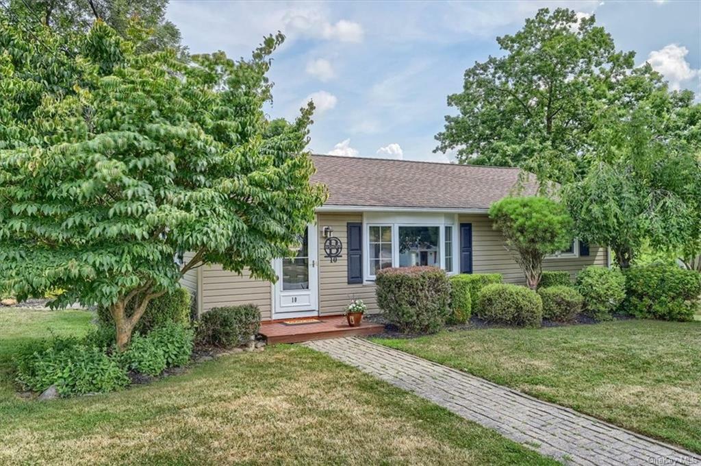 Property Photo:  10 Westwood Drive  NY 12550 