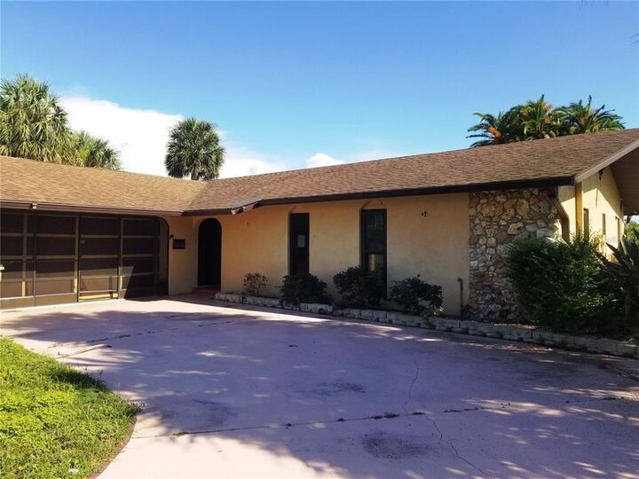Property Photo: 5330 Kings Court FL 34731
