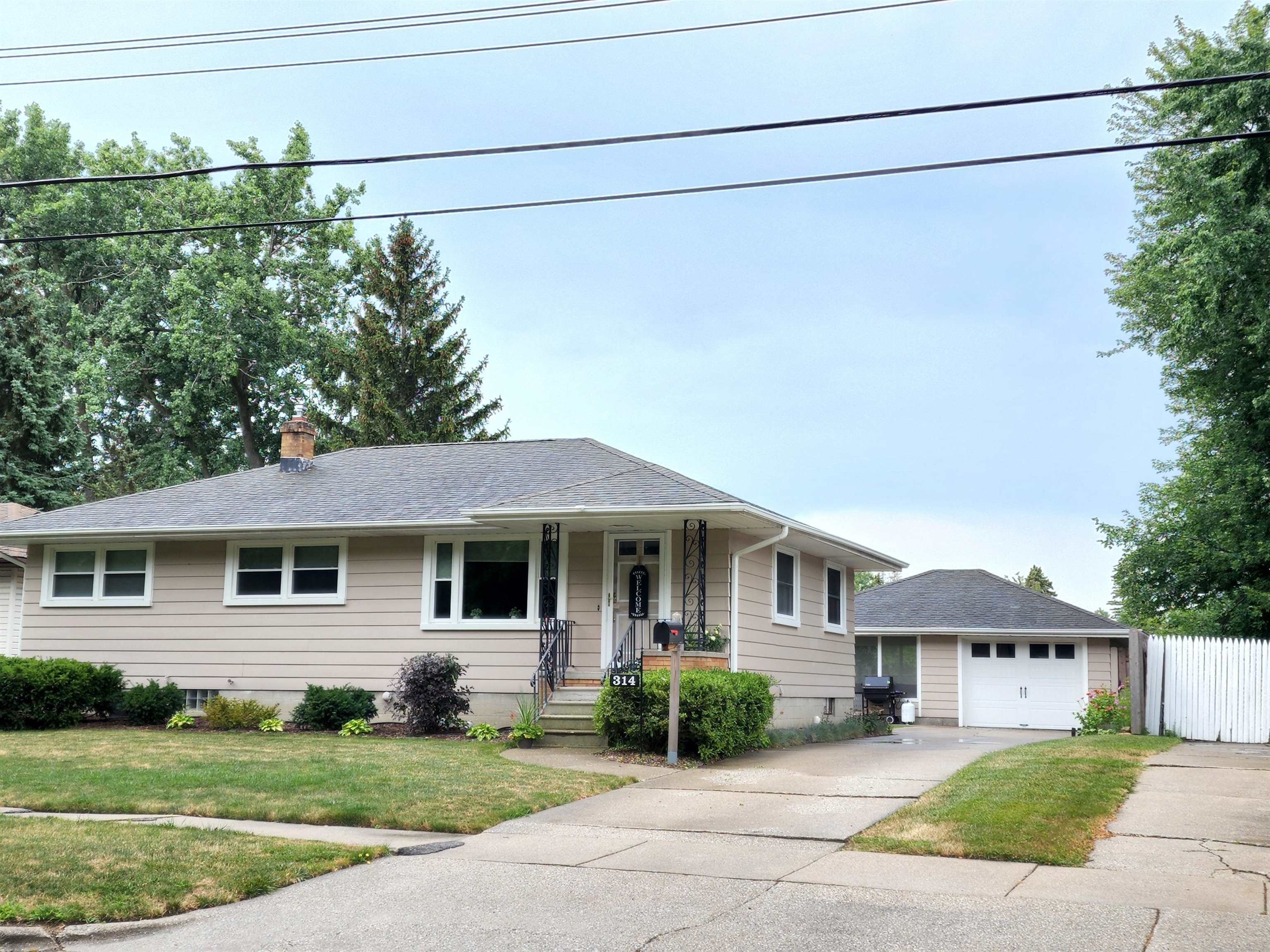 Property Photo:  314 E Gary St  MI 48706 