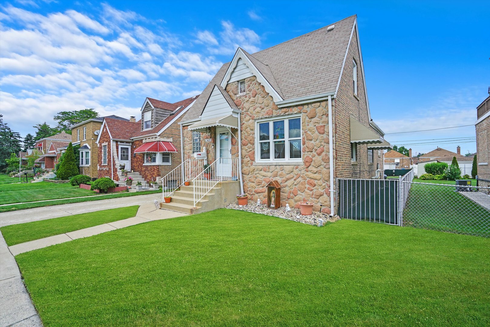 Property Photo: 5023 S Lamon Avenue IL 60638