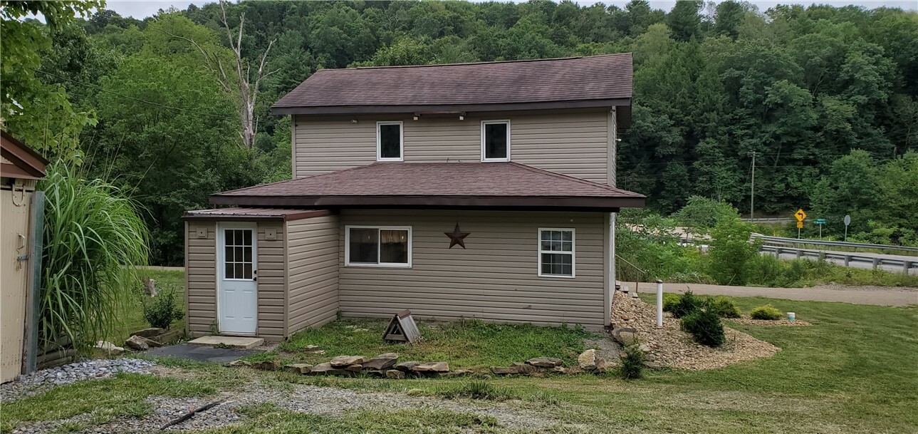 Property Photo: 26 Hickory Dr PA 16240