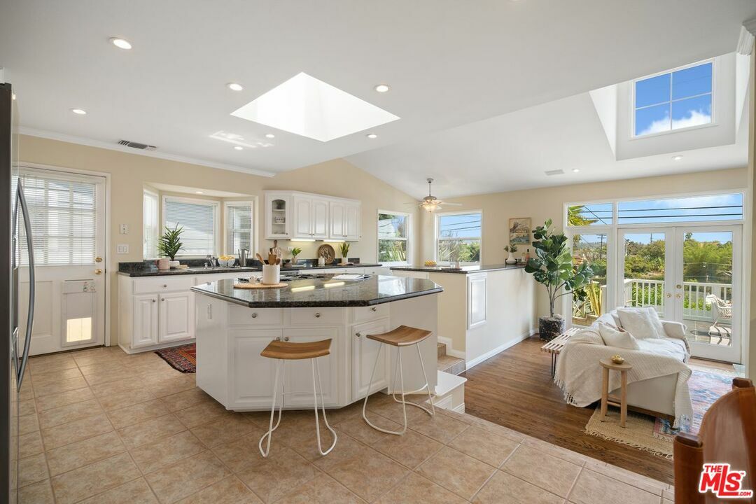 Property Photo: 7832 Yorktown Pl CA 90045
