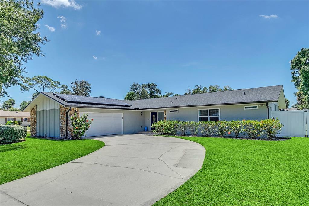 Property Photo:  300 Larkwood Drive  FL 32771 