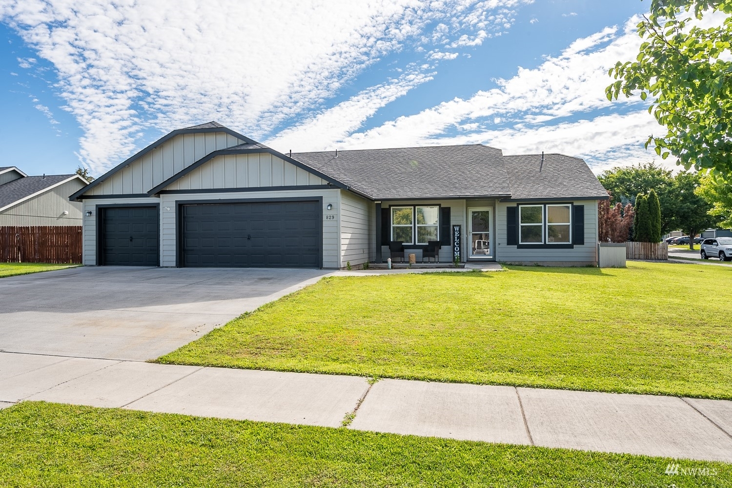 Property Photo:  829 S Lakeland Drive  WA 98837 