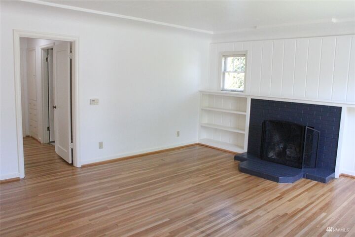 Property Photo:  105 N Bellevue Avenue  WA 99362 