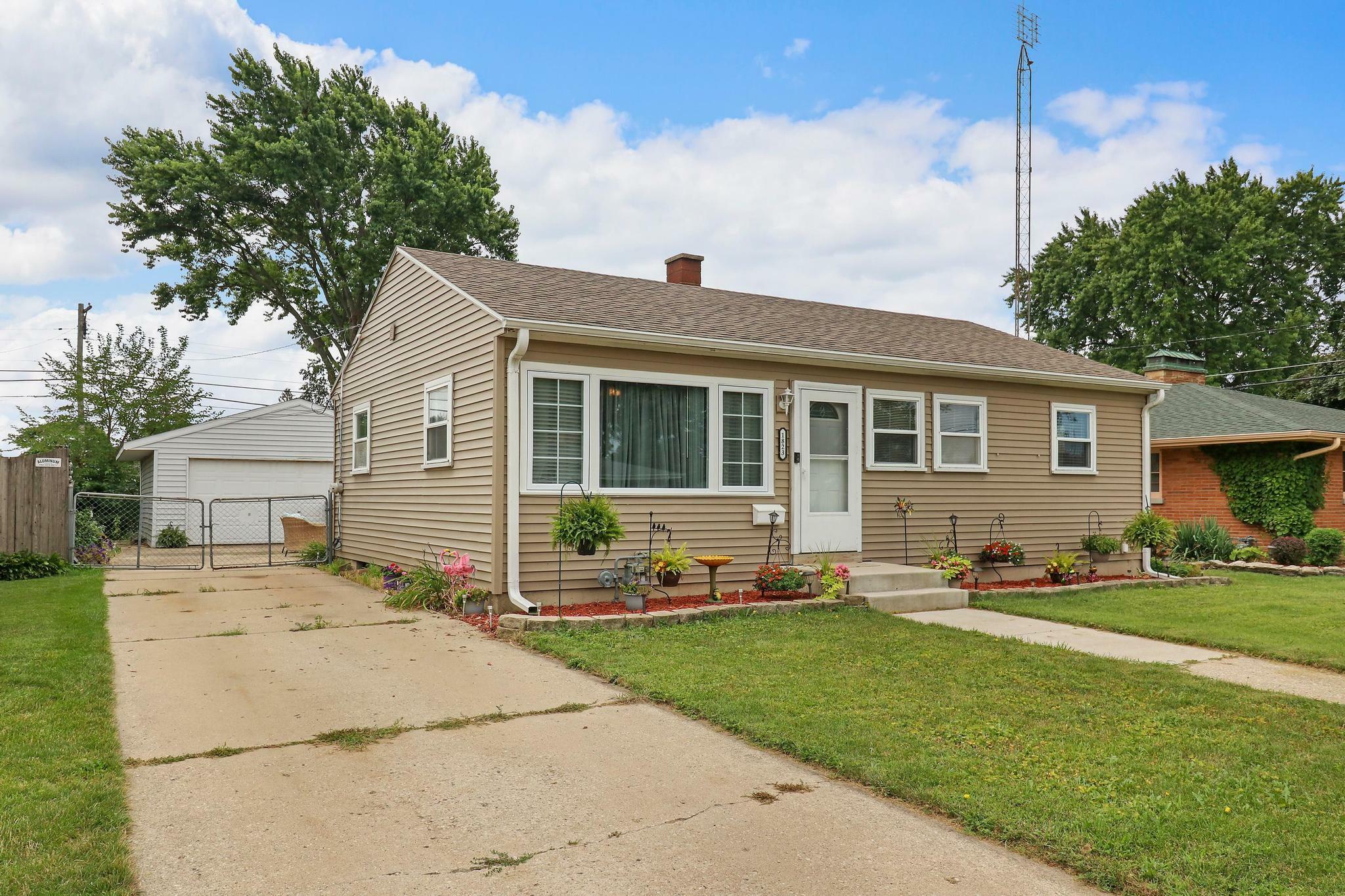 Property Photo:  1823 24th St  WI 53140 