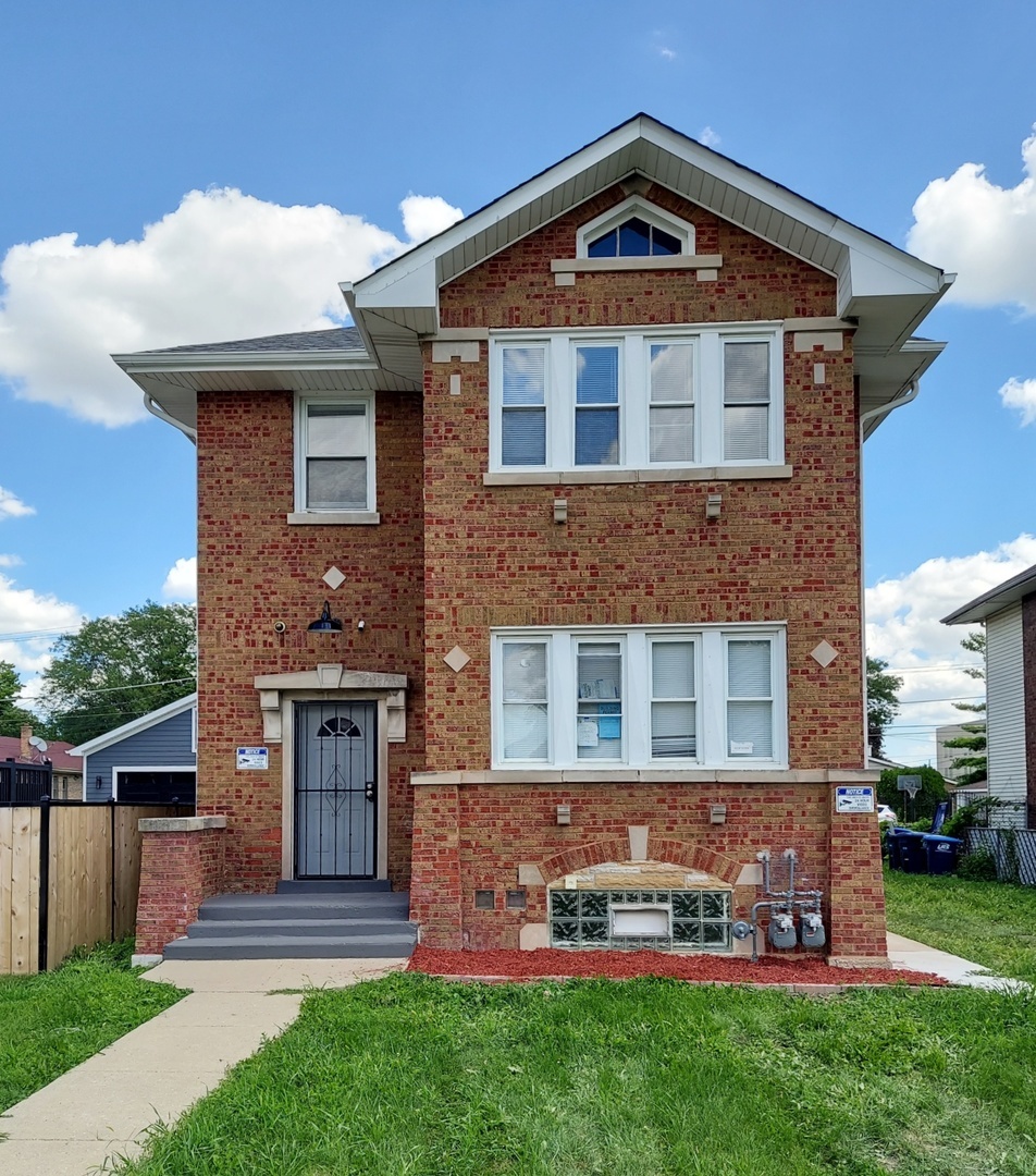Property Photo:  821 S 16th Avenue  IL 60153 
