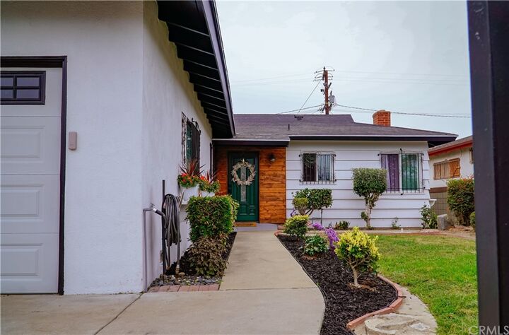 Property Photo: 13621 S Mariposa Avenue CA 90247