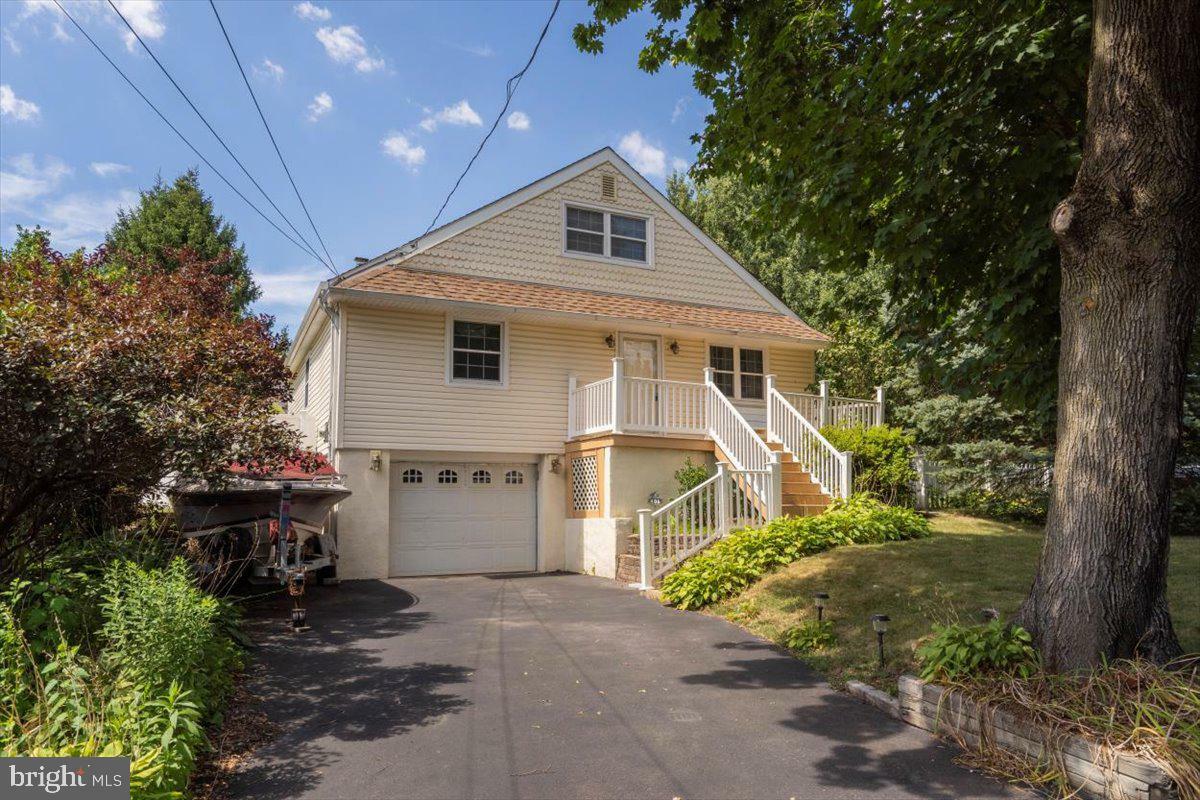 Property Photo: 406 Avenue D PA 19044