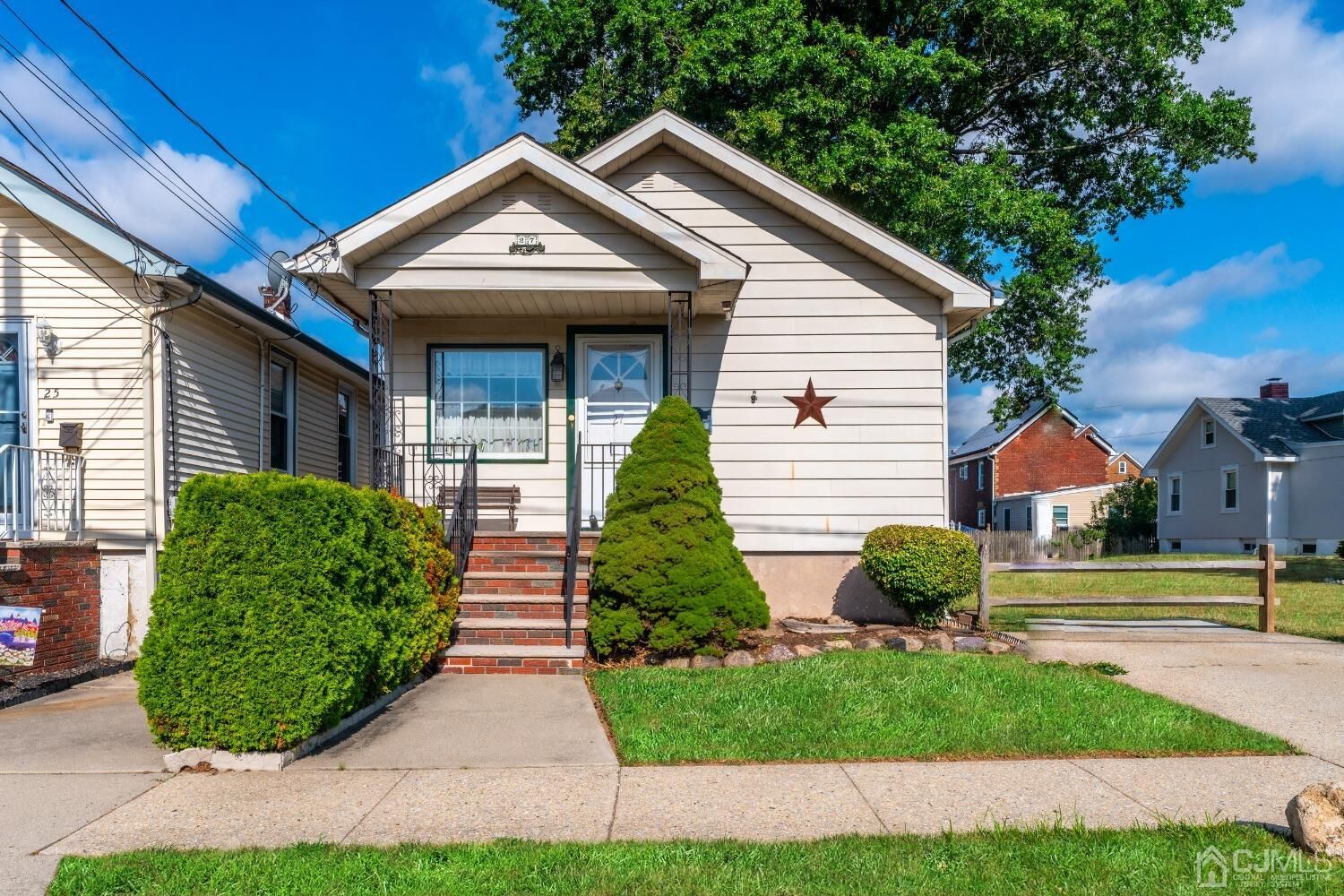 Property Photo:  27 William Street  NJ 08863 